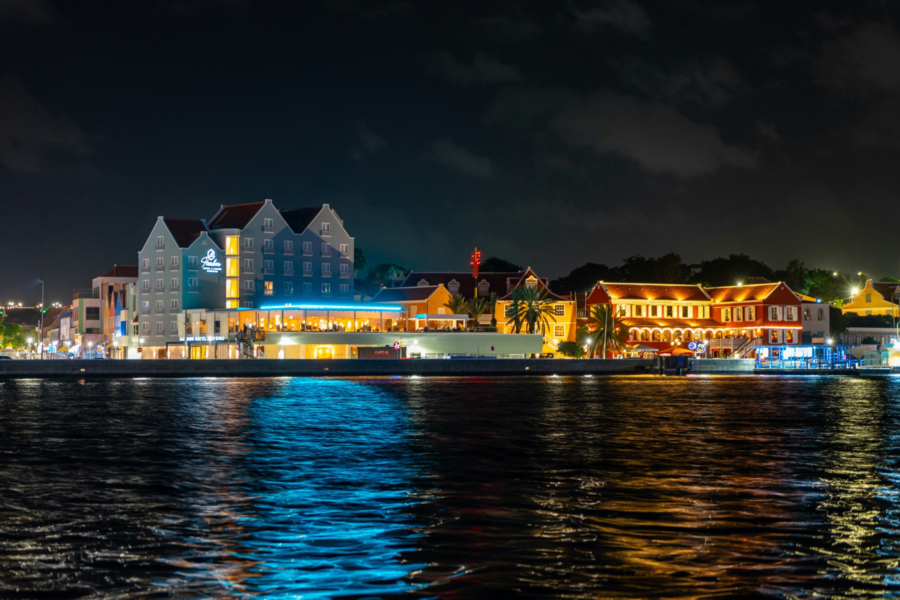 Handelskade by night, Willemstad
