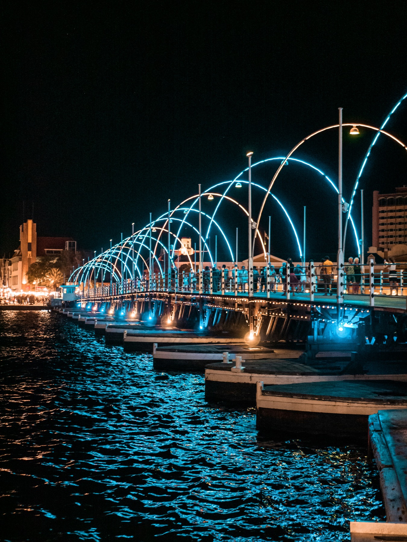 Pontjesbrug pontoon bridge, Willemstad